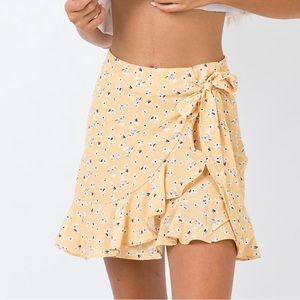 Princess Polly Zecca Yellow Floral Mini Skit